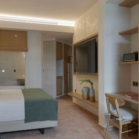 Cala San Miguel Ibiza Resort, Adults Only, Curio Collection By Hilton Port de Sant Miguel Eksteriør billede Deluxe Room
