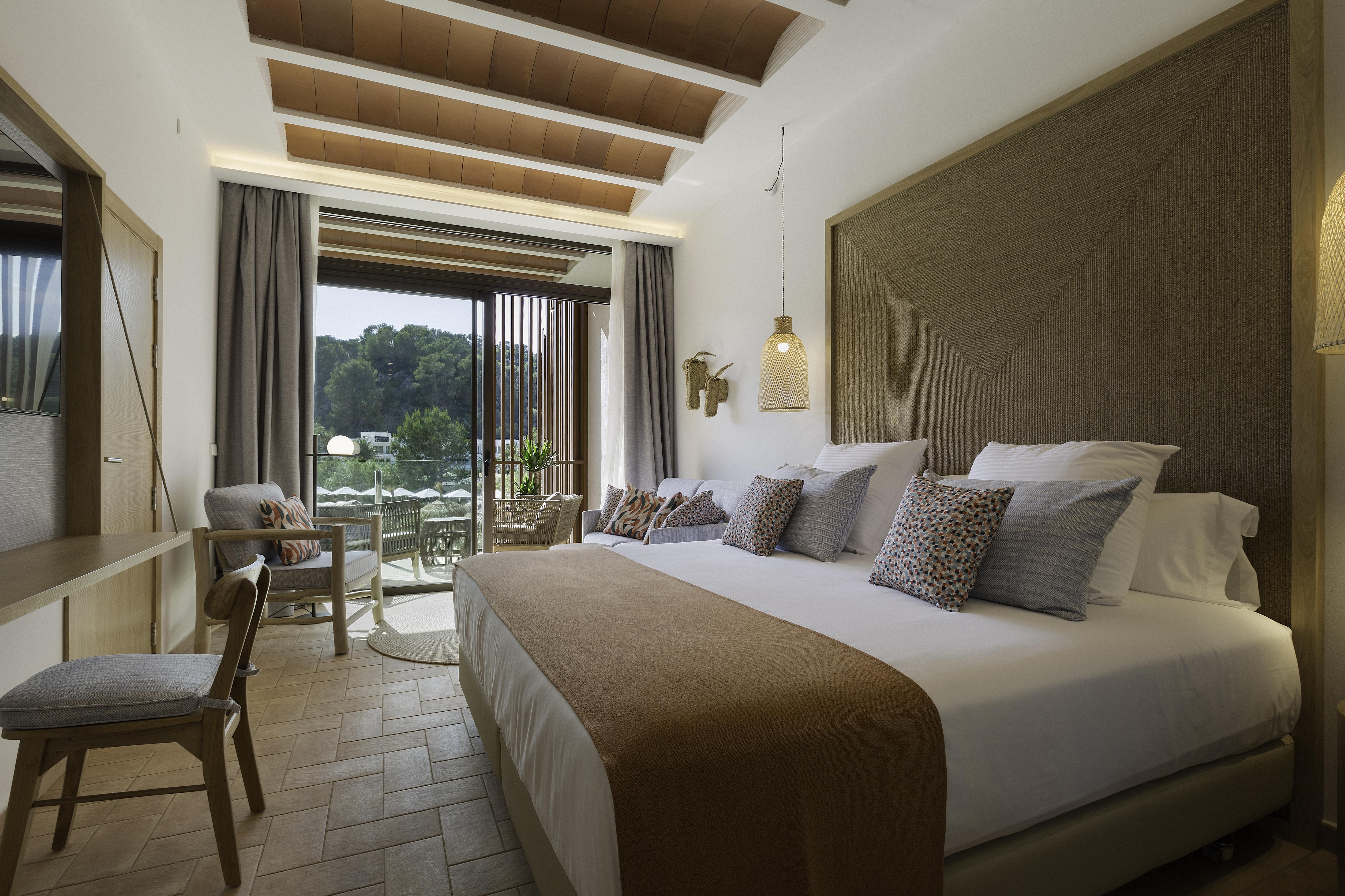 Cala San Miguel Ibiza Resort, Adults Only, Curio Collection By Hilton Port de Sant Miguel Eksteriør billede Deluxe room