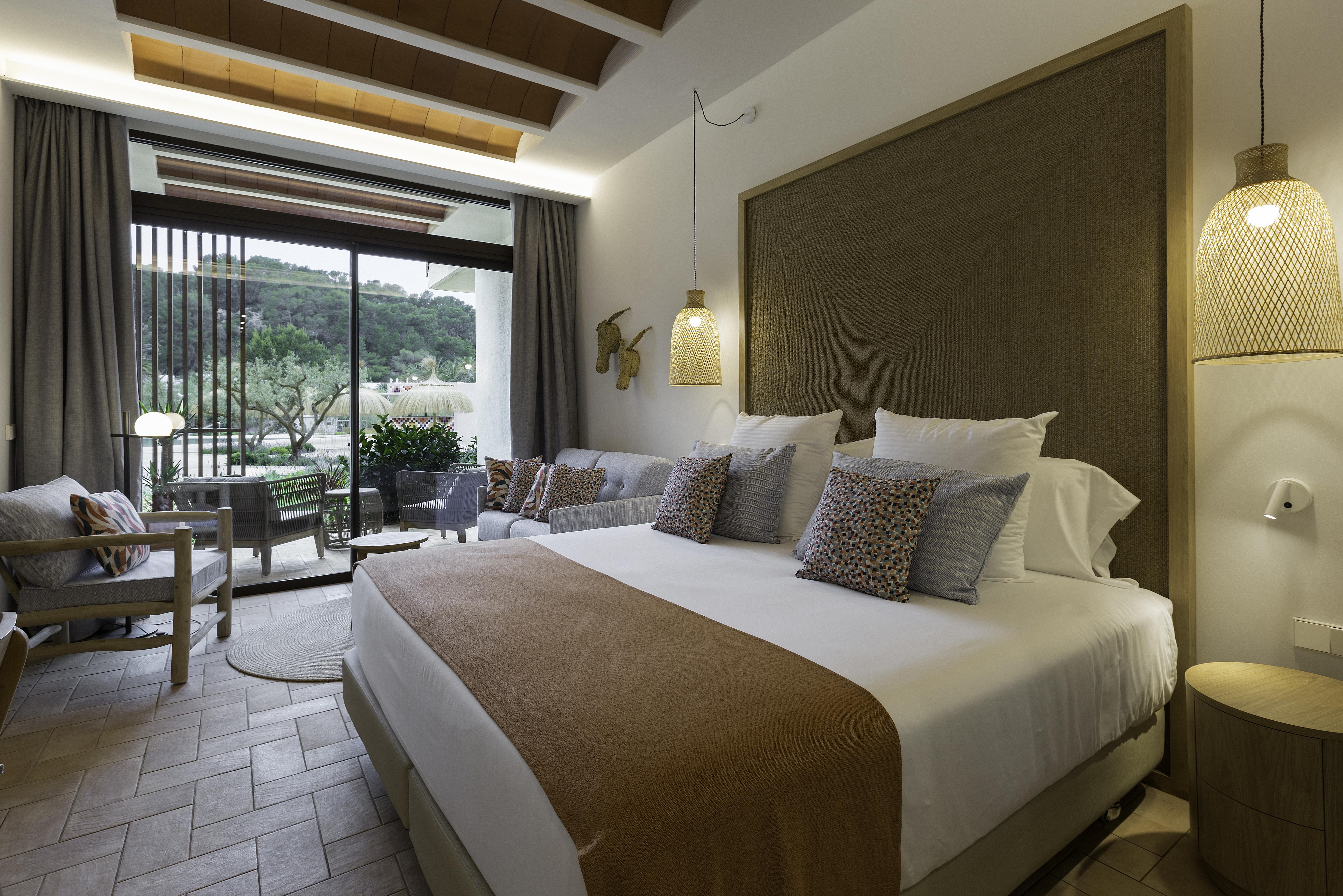 Cala San Miguel Ibiza Resort, Adults Only, Curio Collection By Hilton Port de Sant Miguel Eksteriør billede Deluxe Room