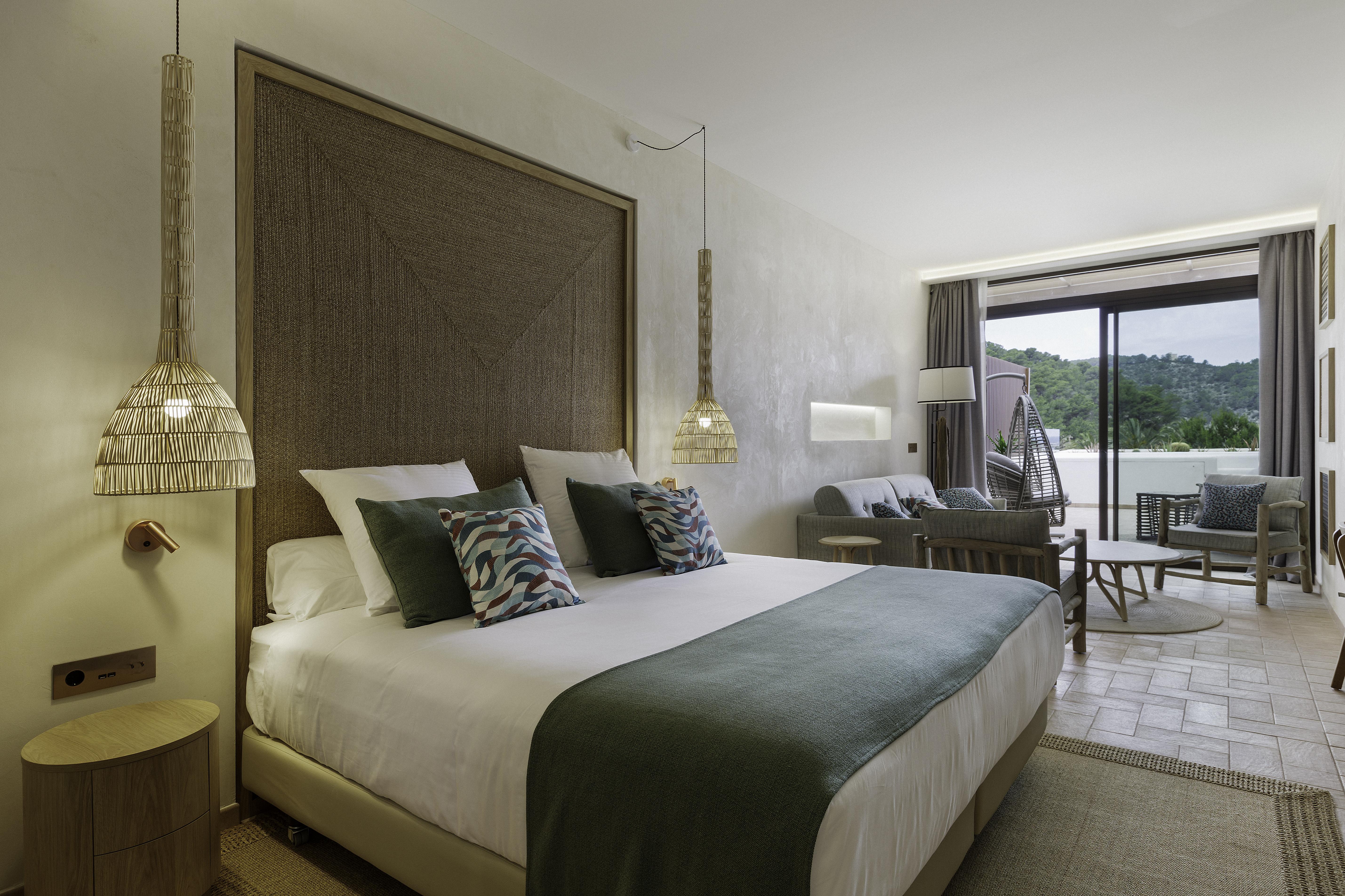 Cala San Miguel Ibiza Resort, Adults Only, Curio Collection By Hilton Port de Sant Miguel Eksteriør billede Deluxe room