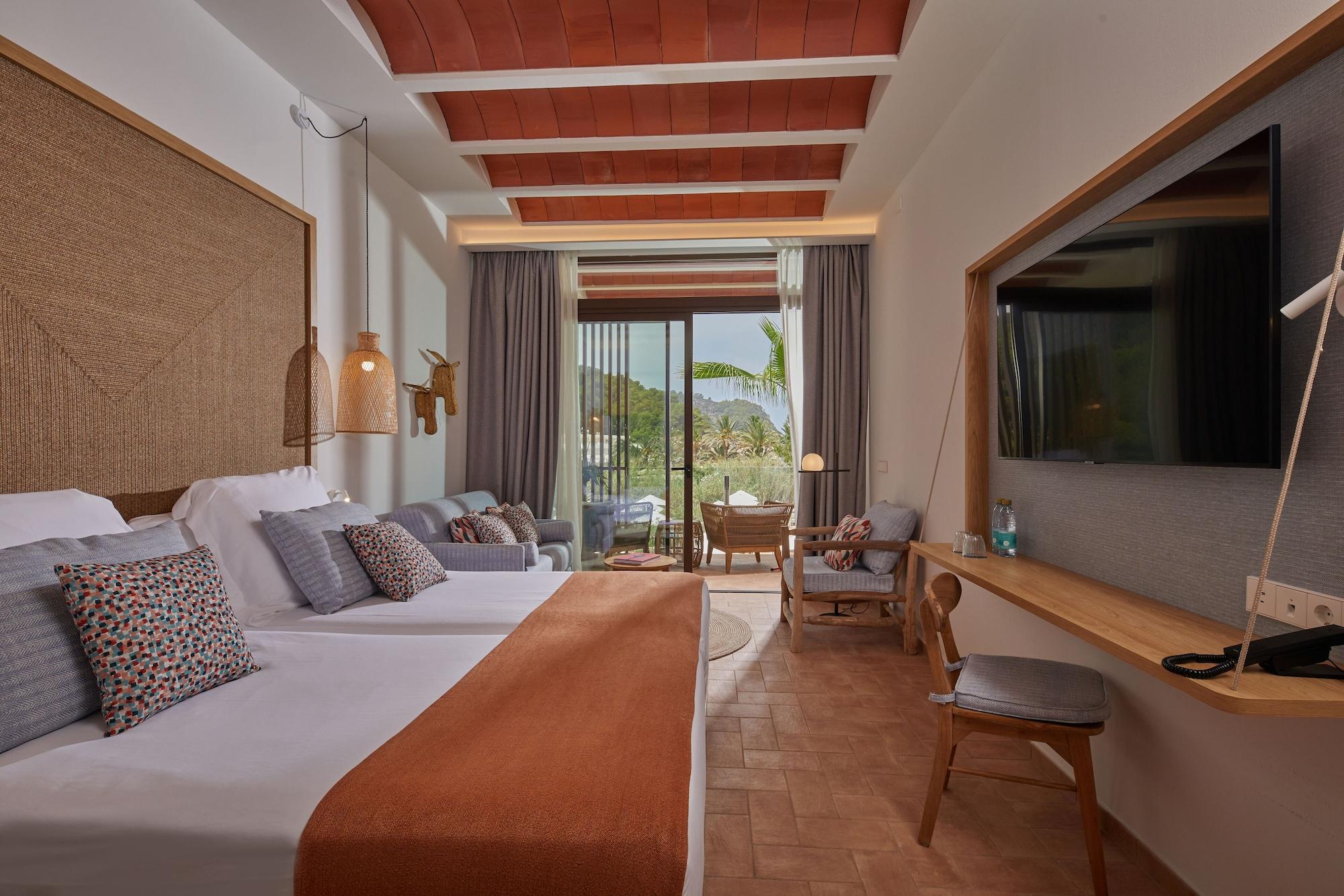 Cala San Miguel Ibiza Resort, Adults Only, Curio Collection By Hilton Port de Sant Miguel Eksteriør billede Deluxe room