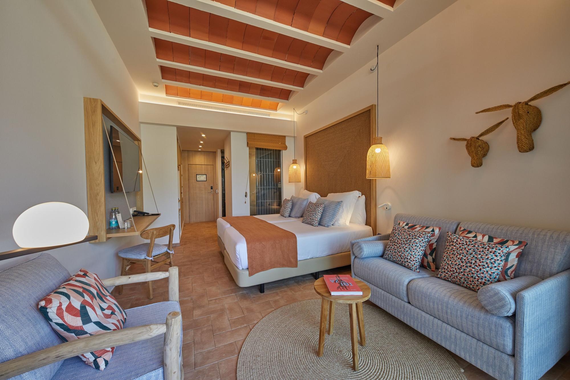 Cala San Miguel Ibiza Resort, Adults Only, Curio Collection By Hilton Port de Sant Miguel Eksteriør billede Deluxe Room
